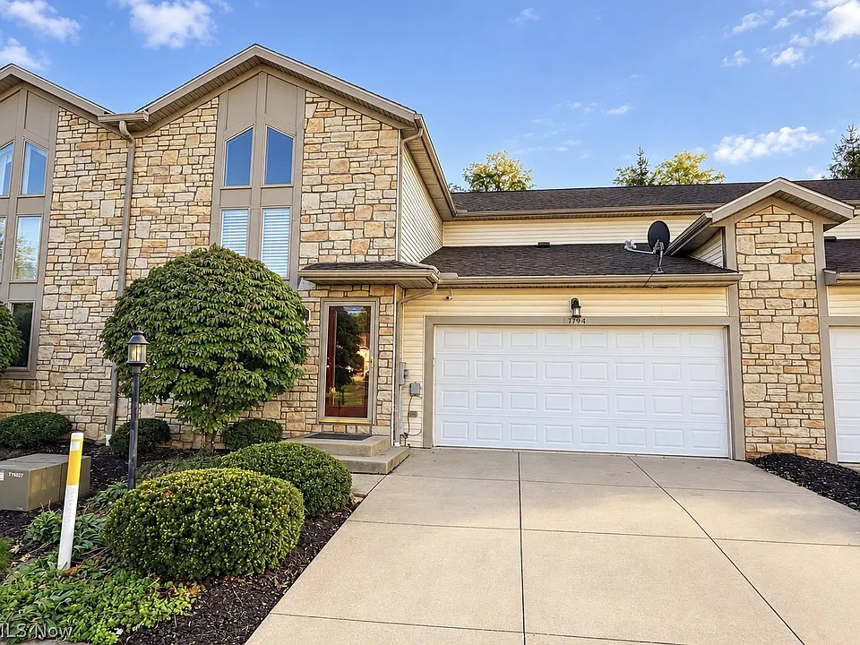 1794 Stone Manor Cir