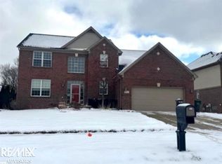 3021 Richmond Dr, Rochester Hills, MI 48309