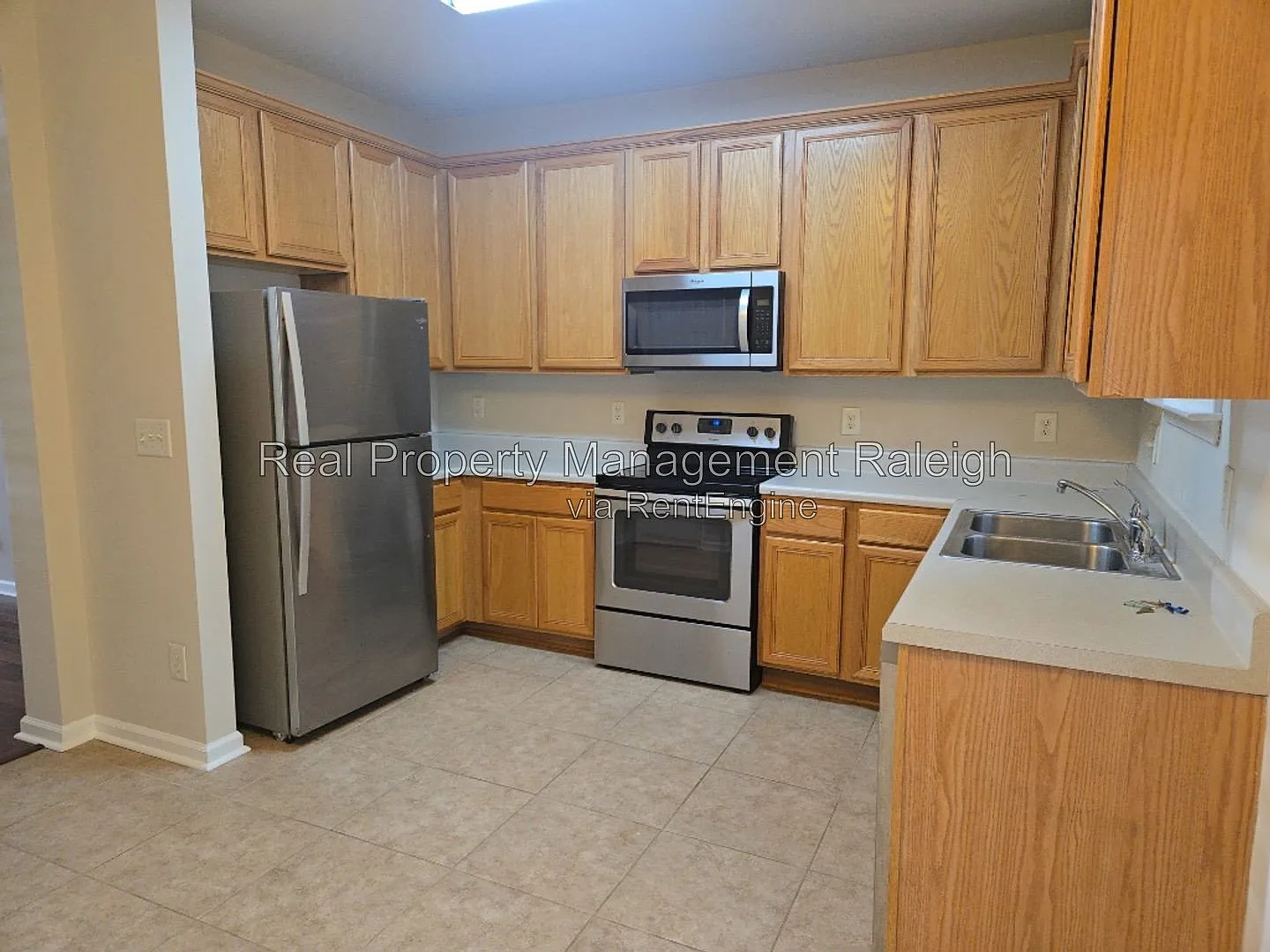 3 bed, 3.5 bath, 1871 sqft, $1,795 — Photo 2