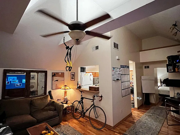 1832 W 47th St #UP — Photo 2