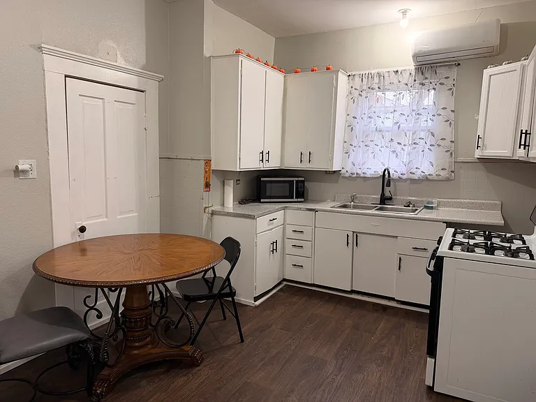 326 Topeka Blvd — Photo 17