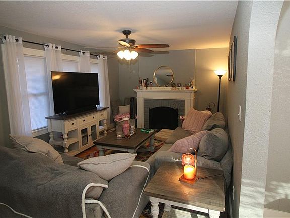 4th image of 2814 Renick St