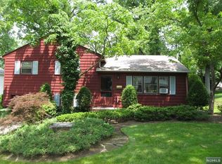 317 Franklin Pl, Paramus, NJ 07652