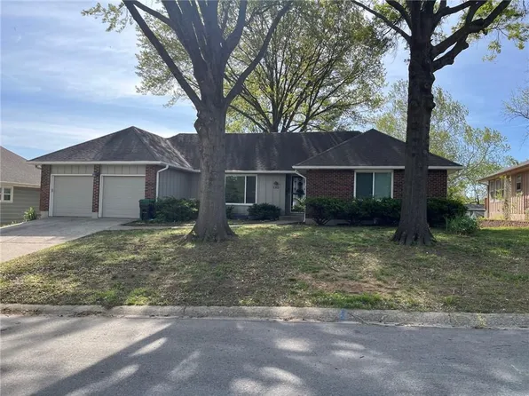 1102 Christopher St, Warrensburg, MO 64093