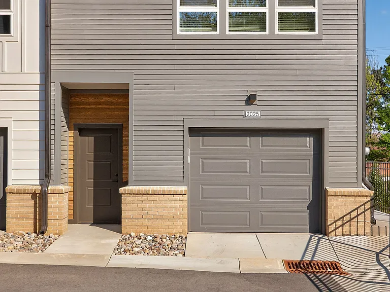 Ballantyne Townhomes at Elm — Photo 21