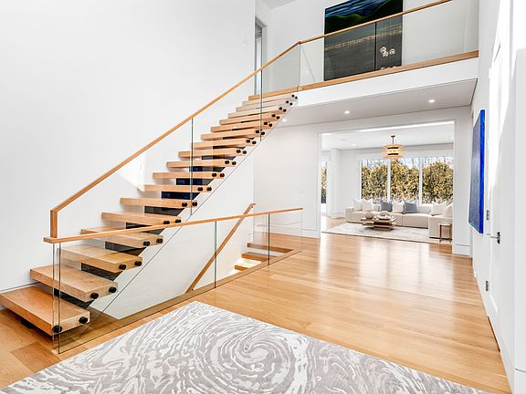 5th image of 8 Ashwood Ct