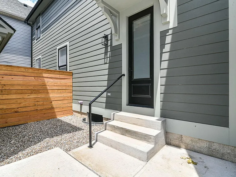 717 E 27th St — Photo 22