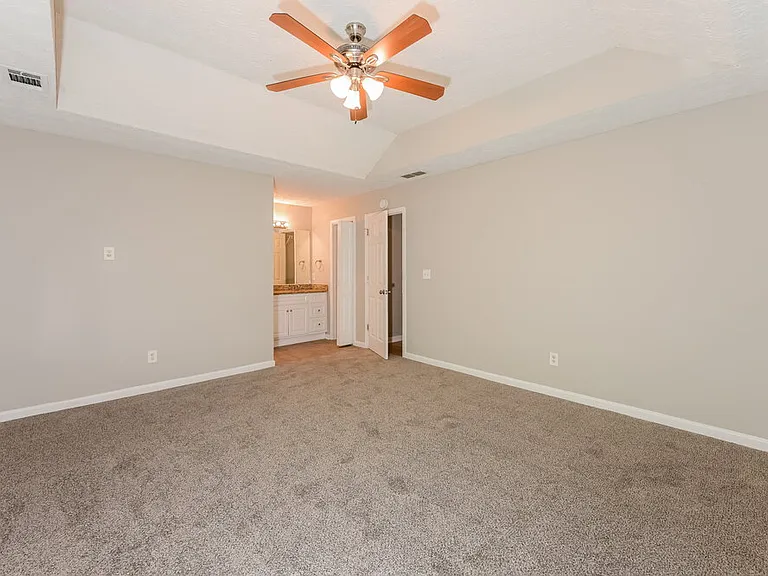 340 Christian Woods Dr SE — Photo 8