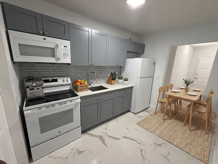 219 NW 10th Ave #2 — Photo 1