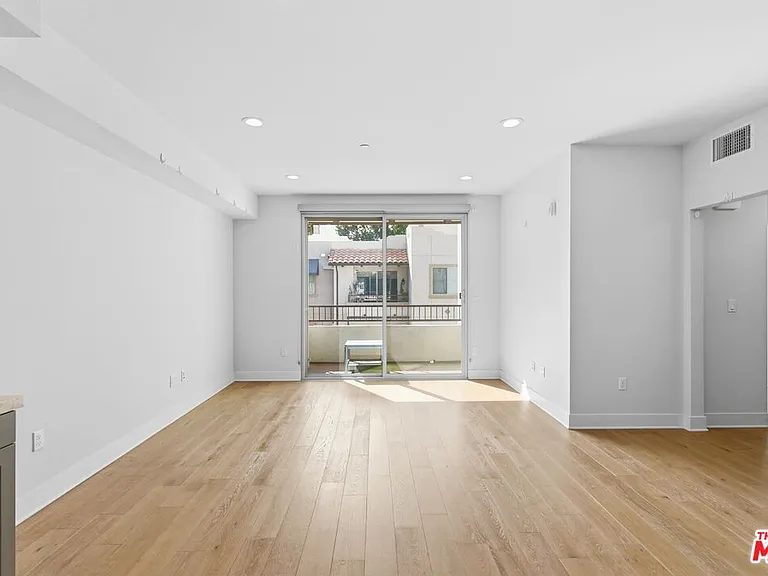 627 Deep Valley Dr #Penthouse 620 — Photo 3