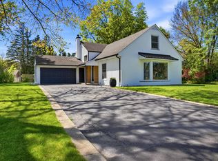 1917 E Cholo Ln, Mount Prospect, IL 60056