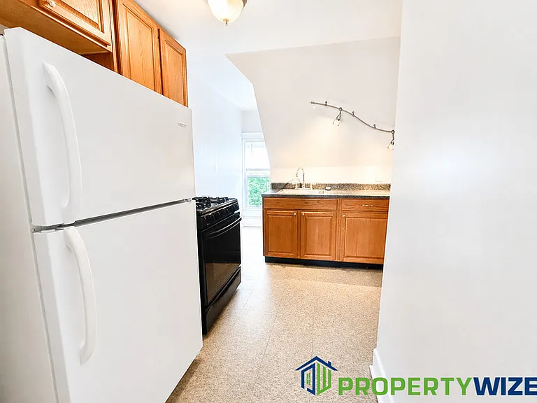 516 Beaumont Ave #3 — Photo 10