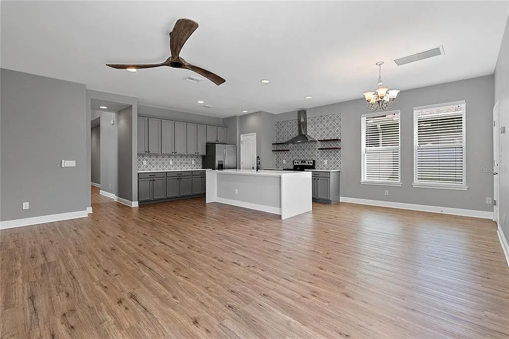 3 bed, 2.5 bath, 2396 sqft, $3,000 — Photo 2