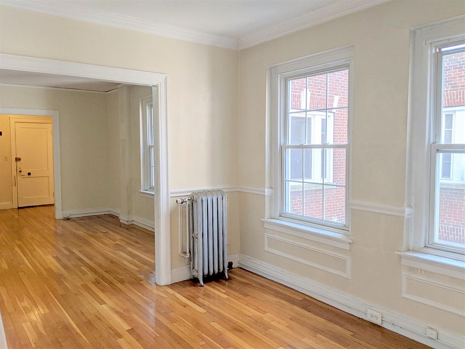 1st image of 5 Craigie Cir #34
