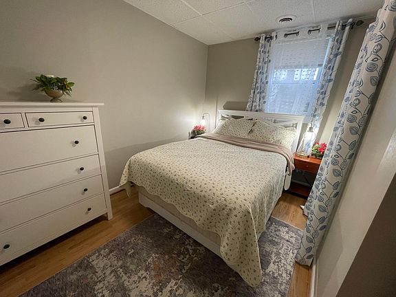4th image of 47 Wheatfield St APT 2