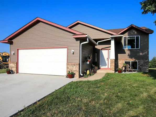1387 Sherwood St SE, Hutchinson, MN 55350