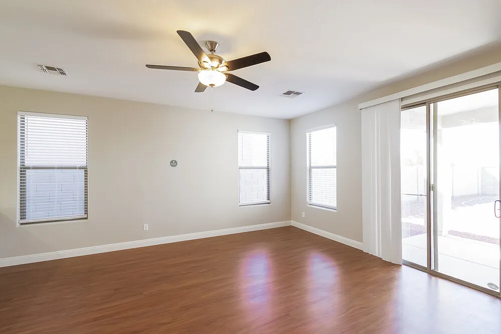 3 bed, 2.0 bath, 1702 sqft, $2,205 — Photo 3
