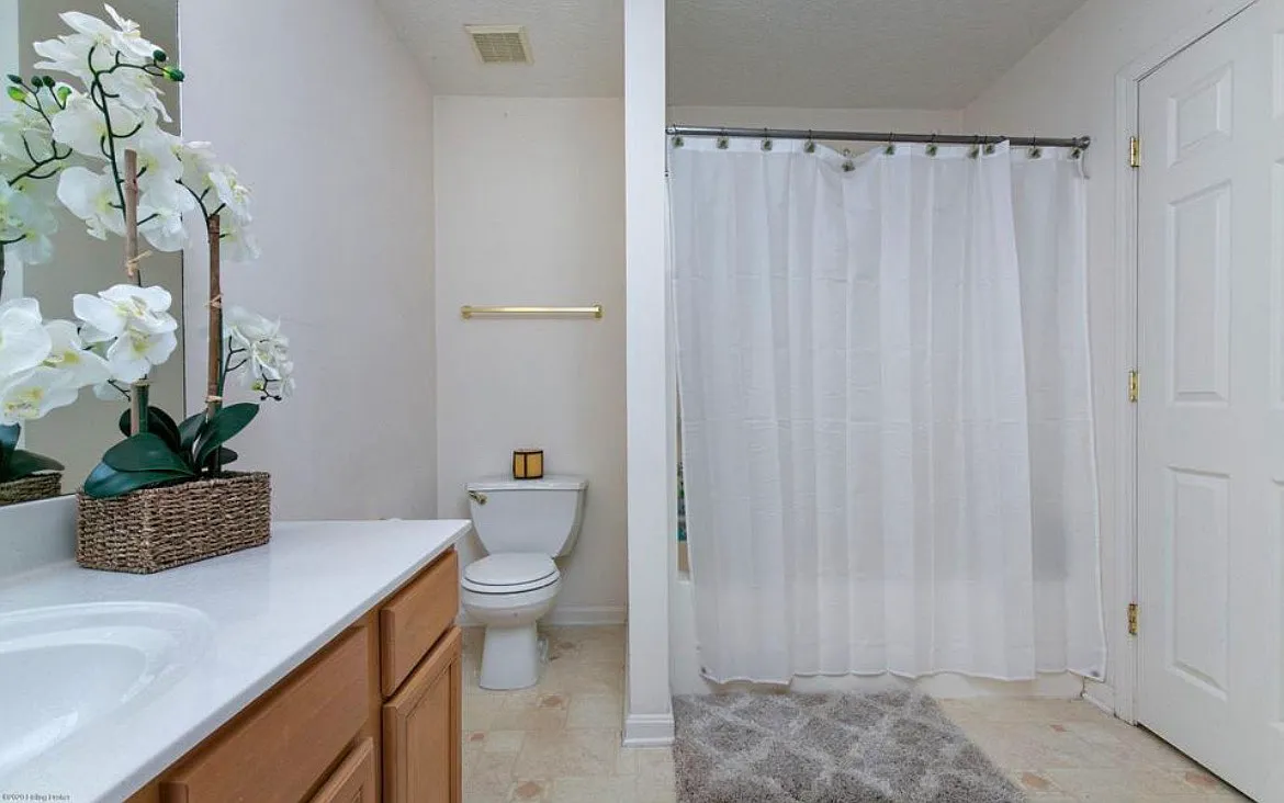 4 bed, 1905 sqft, $2,300 — Photo 4