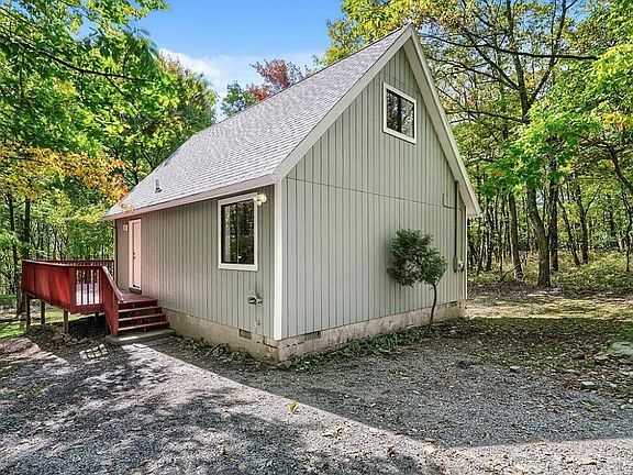 3rd image of 20 Iowa Rd