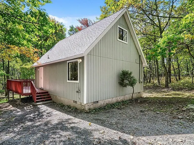 20 Iowa Rd — Photo 3