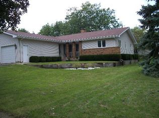 793 Mary Ann St, Woodstock, IL 60098