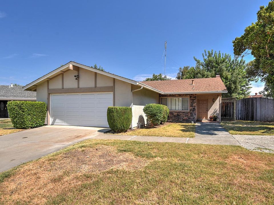 1st image of 323 Orick Ct