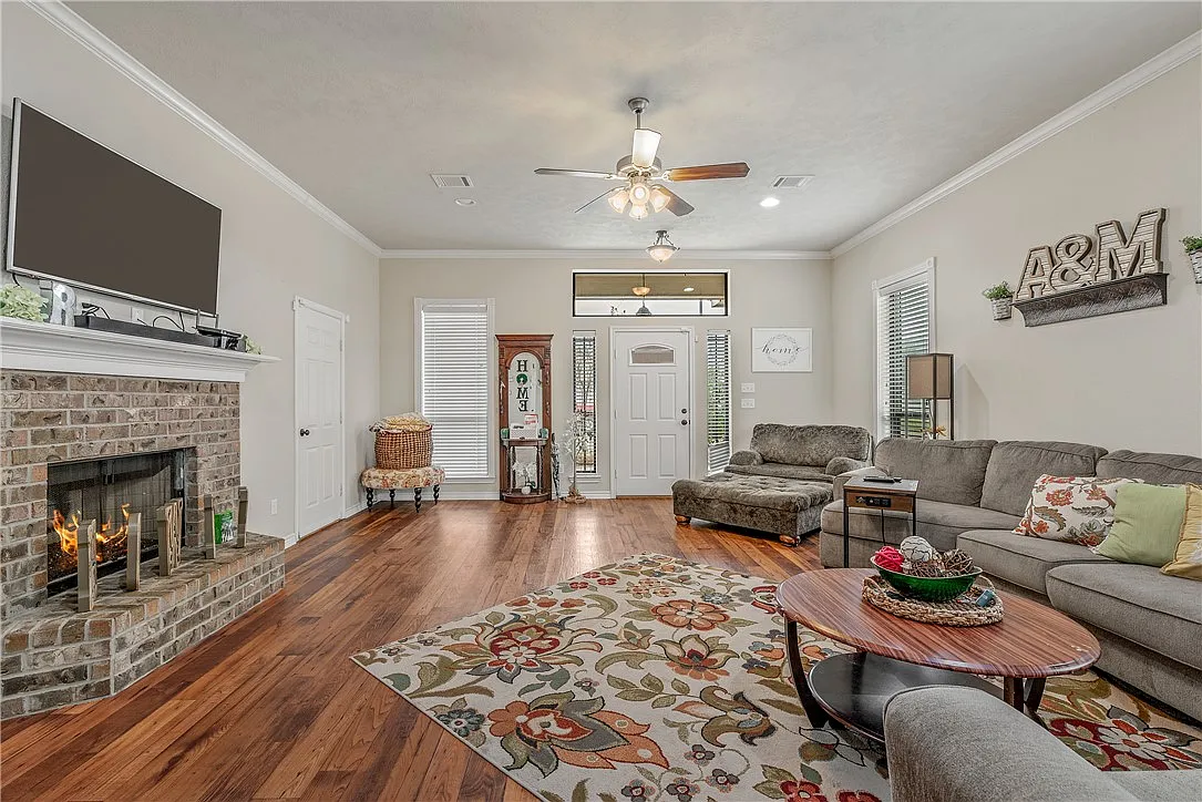 5 bed, 2651 sqft, $2,800 — Photo 4