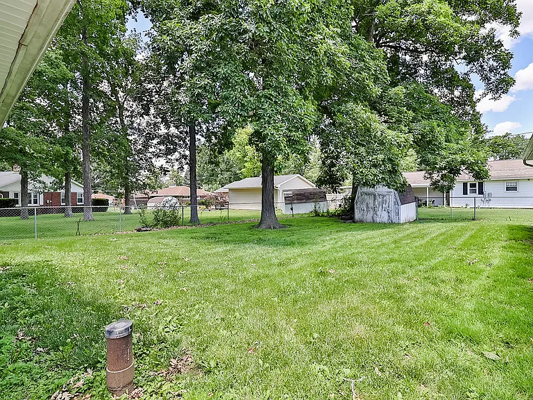 1930 Sara Lee Ave — Photo 31