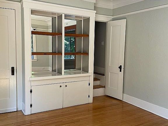 4th image of 231 Linden Ave