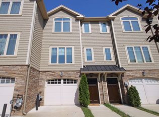 17 Pyramid Ct, Staten Island, NY 10314