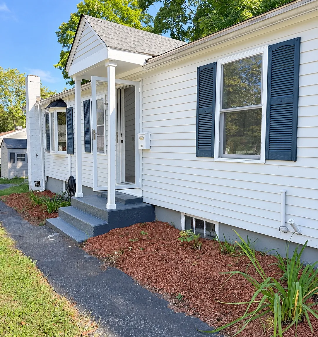 3 bed, 1350 sqft, $3,850 — Photo 1