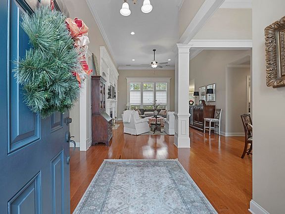 3rd image of 2036 Woodburn Dr.