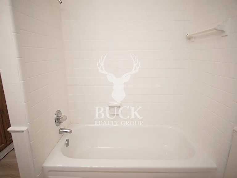 1628 Kavel Dr — Photo 28