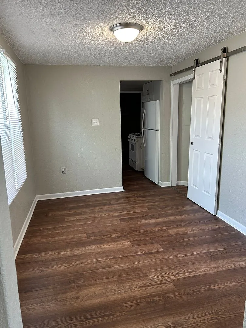 1 bed + 1 bonus room apartment in Laurel — Photo 1