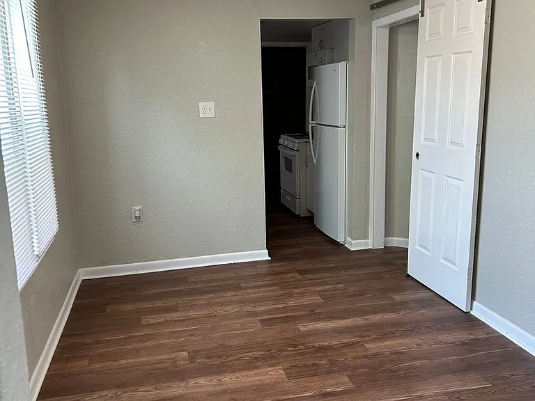 207 E 1st St — Photo 1