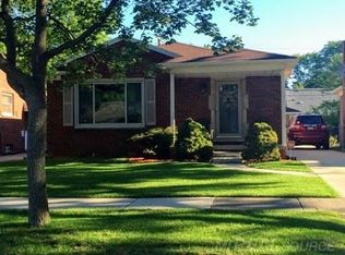 20497 Hunt Club Dr, Harper Woods, MI