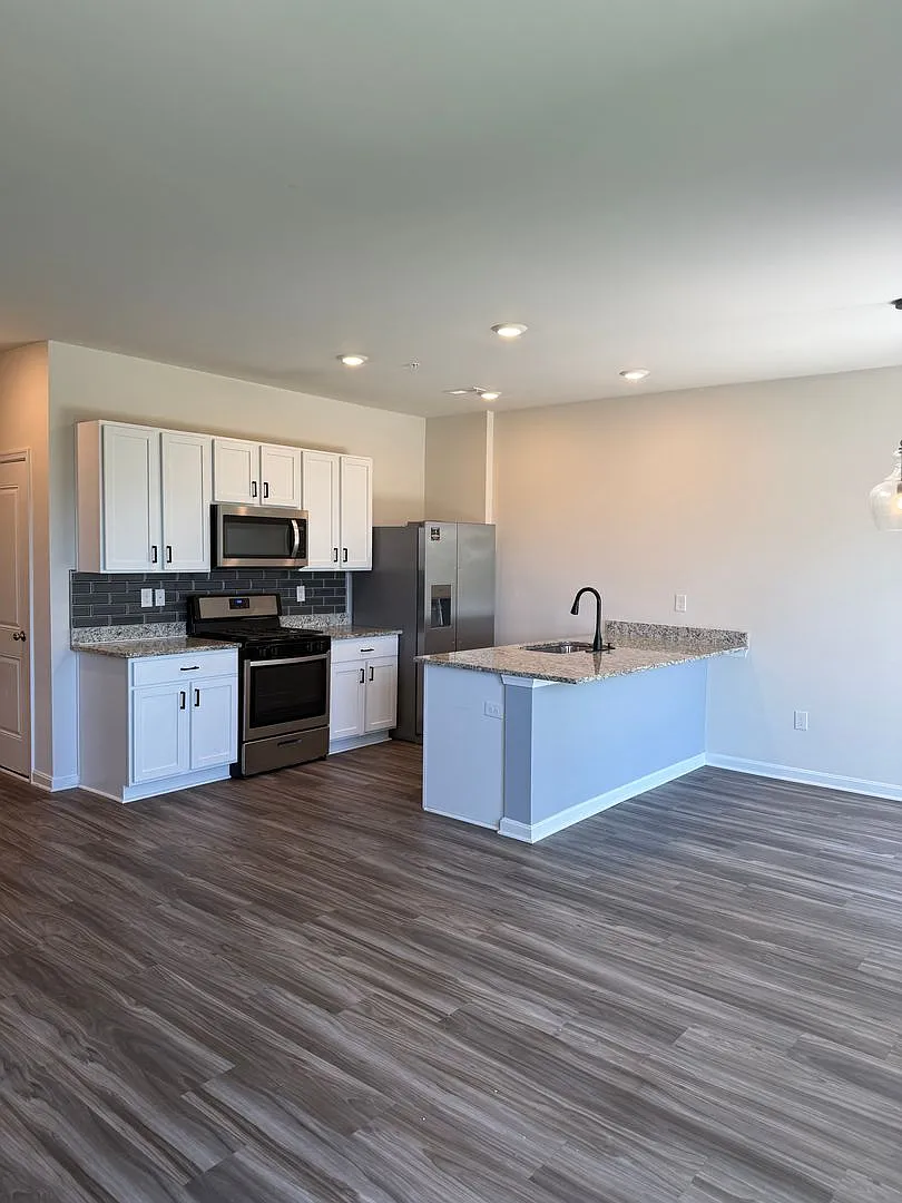 Beautiful Townhome Available! — Photo 3