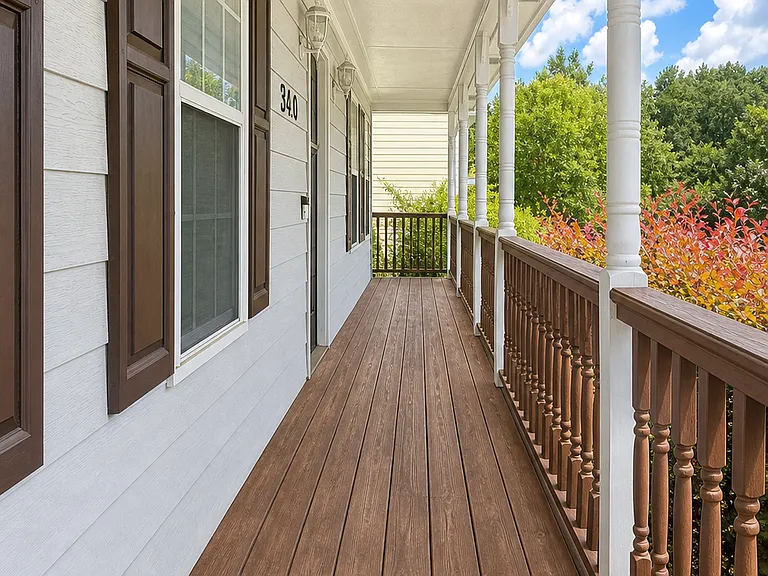 3270 Stratton Ln — Photo 2