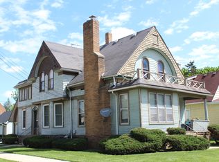 576 Walnut Ave, Elgin, IL 60123