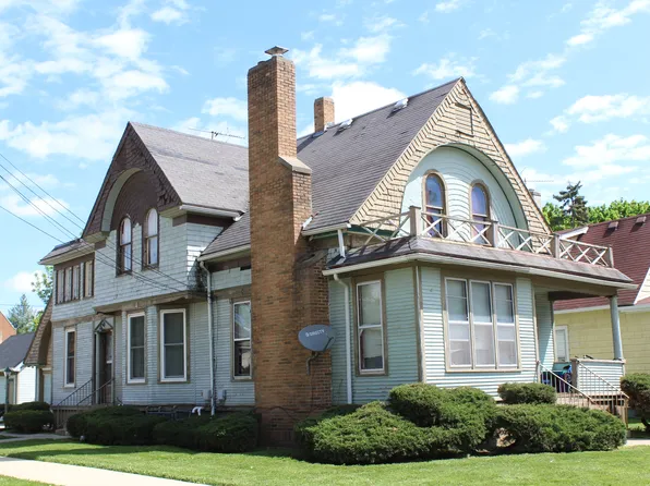 576 Walnut Ave, Elgin, IL 60123