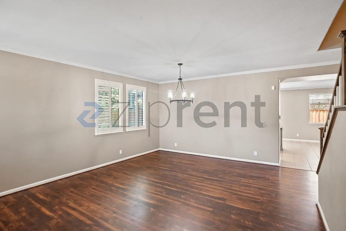 5 bed, 3685 sqft, $5,500 — Photo 4