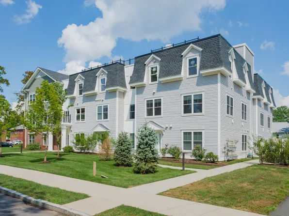 2 Bishop Road APT 303, West Hartford, CT 06119