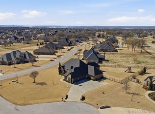 6502 N Oakwood Cir, Owasso, OK 74055