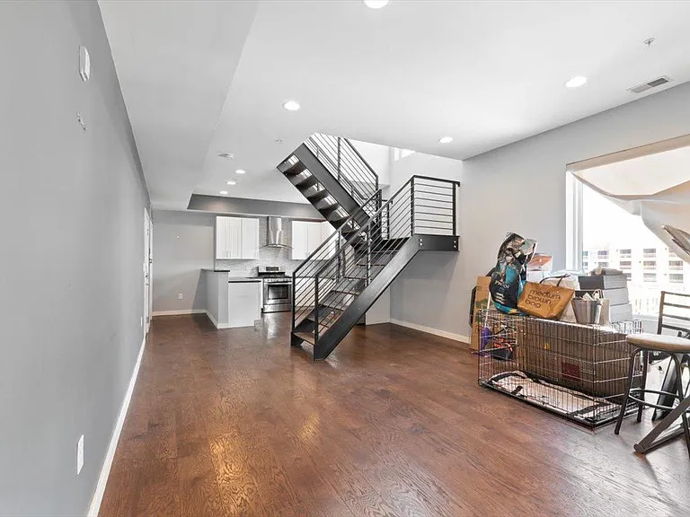 227 W Thompson St #D — Photo 15