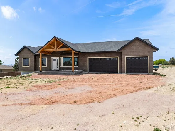 1009 S Oak Valley Dr, Pueblo West, CO 81007