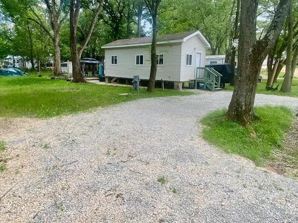 2/141&142 Woodhaven Dr E, Sublette, IL 61367