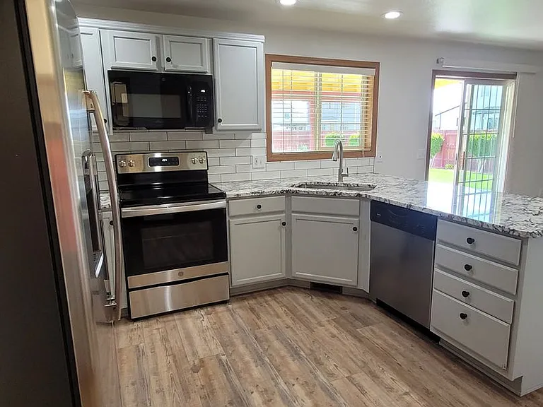 1349 E Greens Loop — Photo 13
