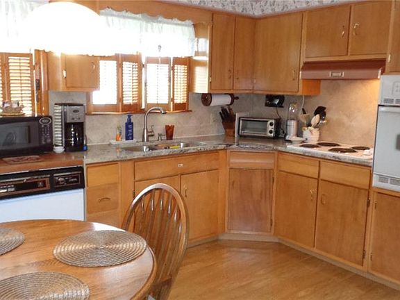 4th image of 86 Elmsford Dr