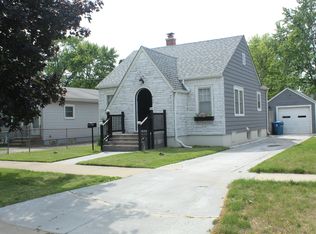 917 Bowditch Ave, Aurora, IL 60506