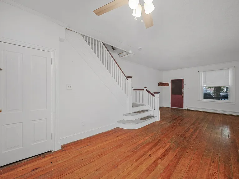 958 Queen St — Photo 10